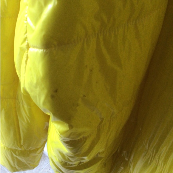 Yellow puffer play suit. - Picture 6 of 8